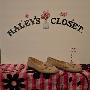 Chic Beige Loafers with Bow Accent